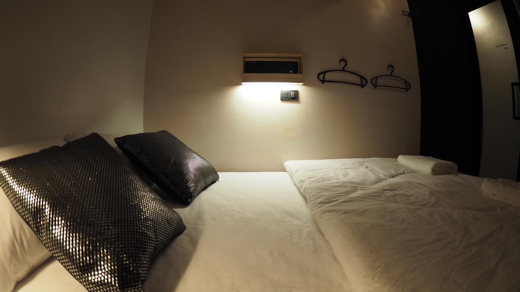 Box Poshtel Phuket Vandrehjem Eksteriør billede