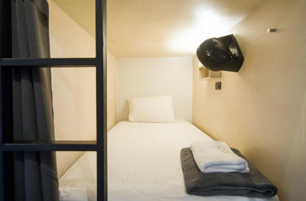 Box Poshtel Phuket Vandrehjem Eksteriør billede