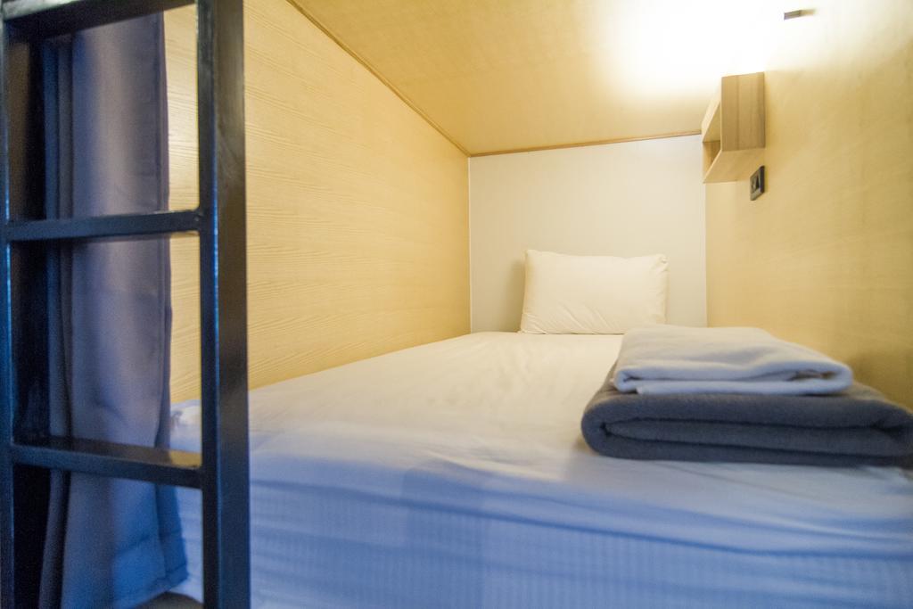 Box Poshtel Phuket Vandrehjem Eksteriør billede