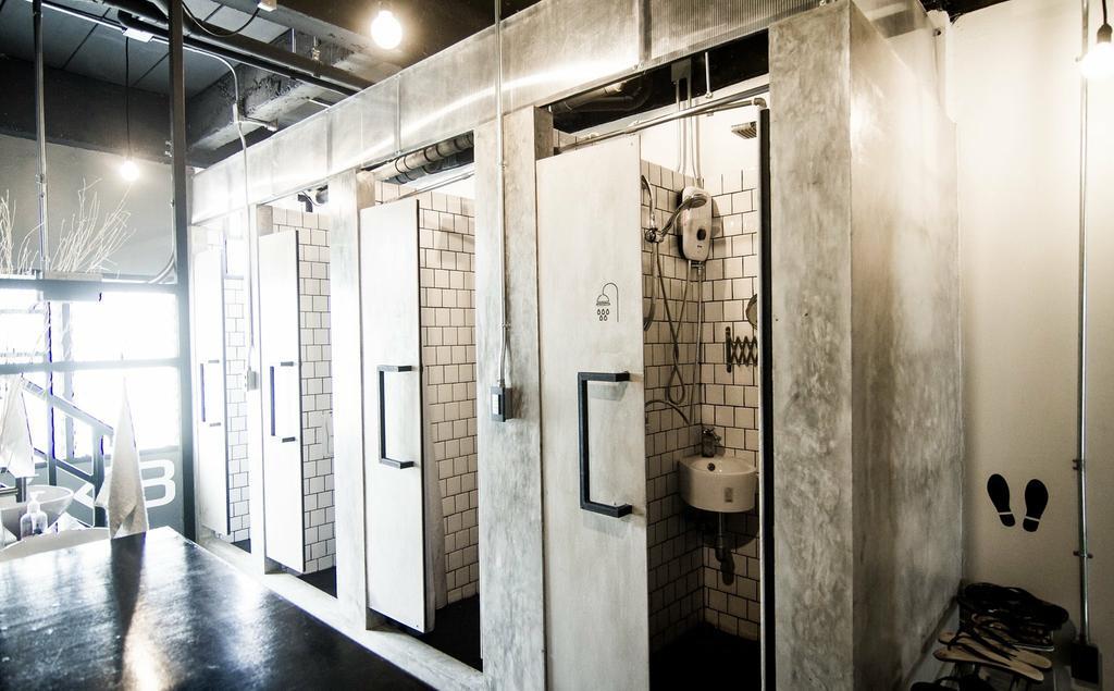 Box Poshtel Phuket Vandrehjem Eksteriør billede
