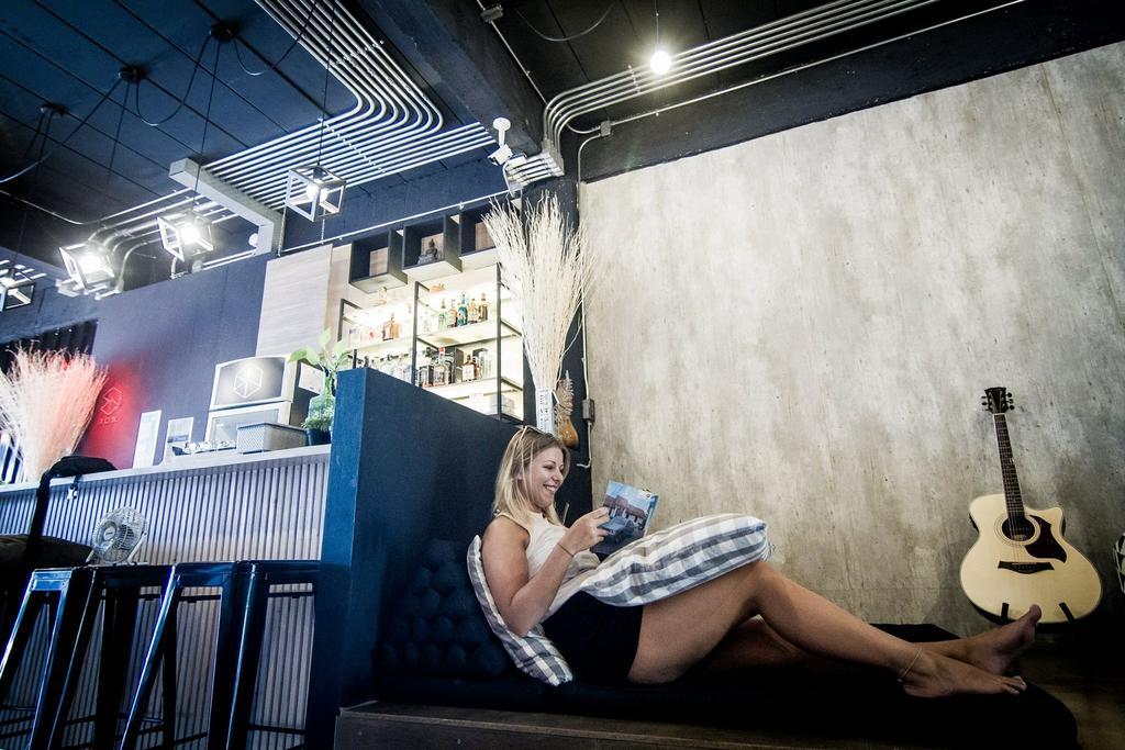 Box Poshtel Phuket Vandrehjem Eksteriør billede