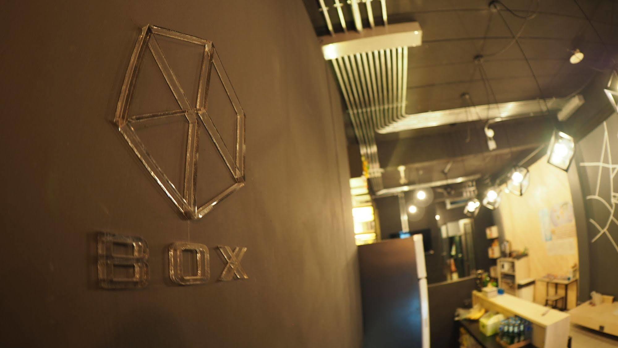 Box Poshtel Phuket Vandrehjem Eksteriør billede